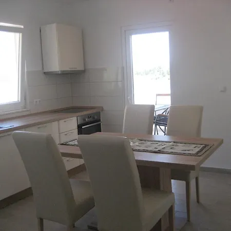 Kreso Apartment *