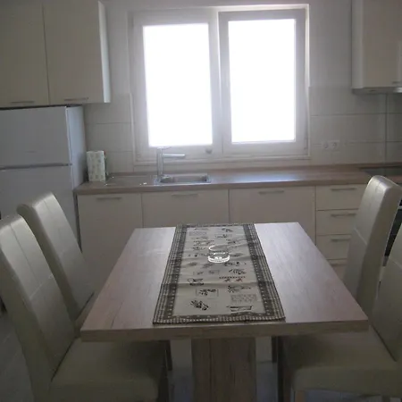 Kreso Apartment *